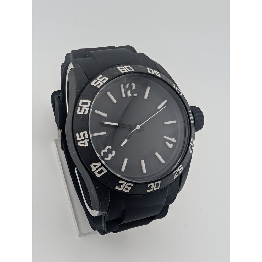 Men's Quartz Watch 49mm Case Black Silicone Band- New Battery